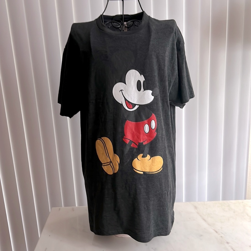 Mens classic Disney Mickey Mouse Tee Shirt, NWOT